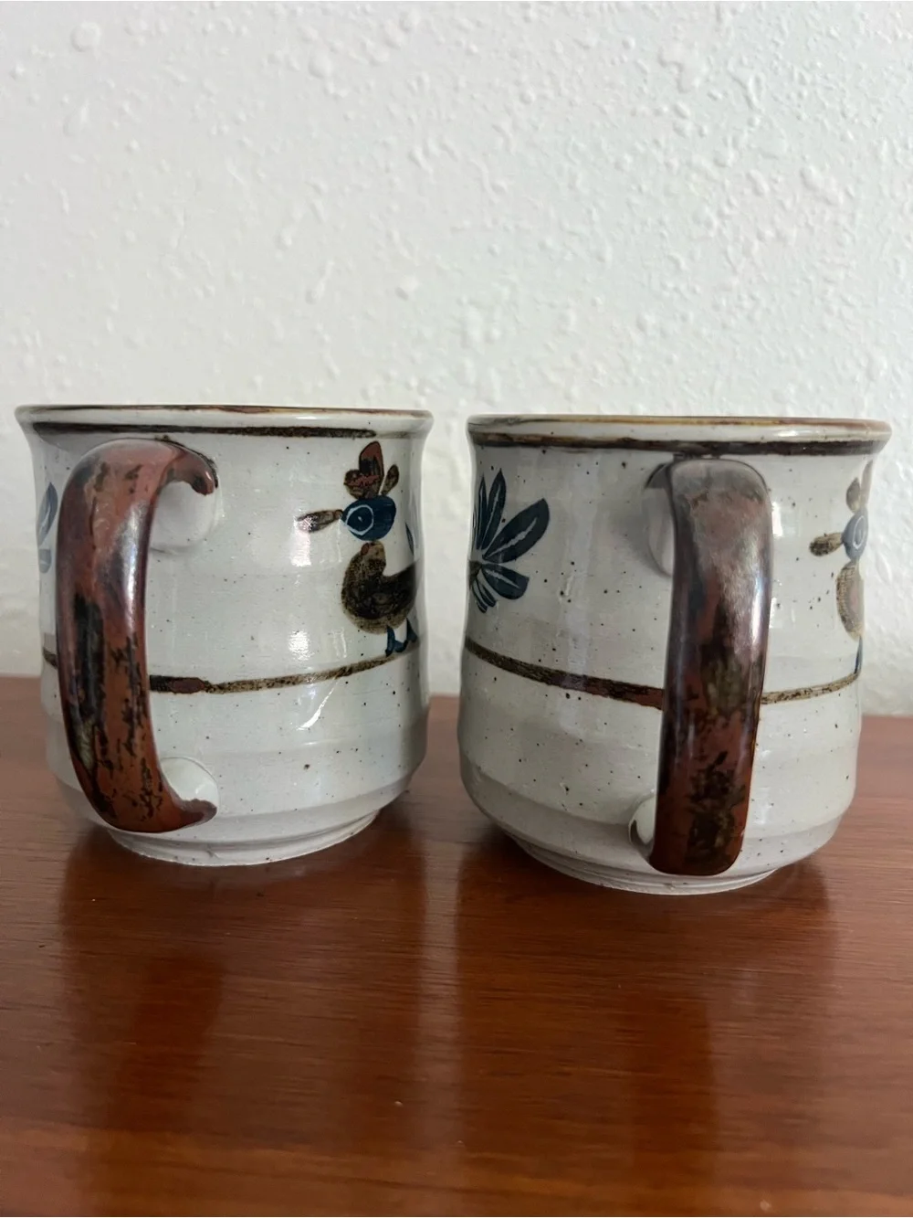 Set of Two Mugs Chicken/Bird Motif Mug — White and Blue